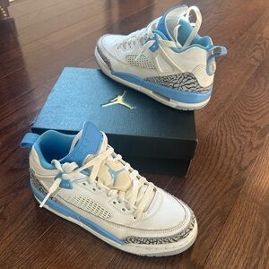 Jordan Kids Sneakers in White and Blue